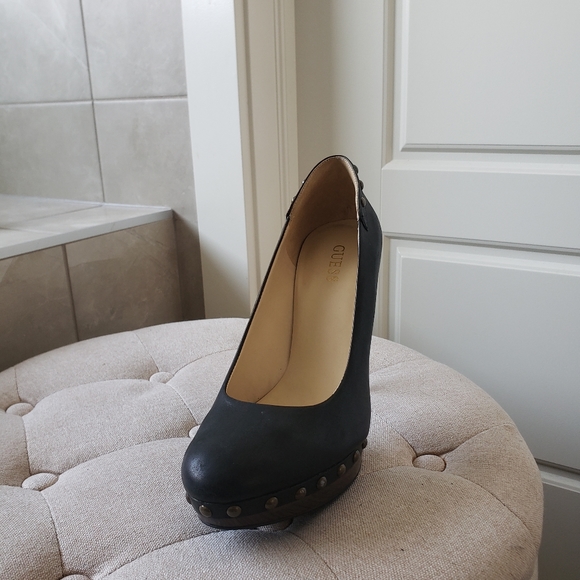 Guess black leather heels size 8 - Picture 2 of 2